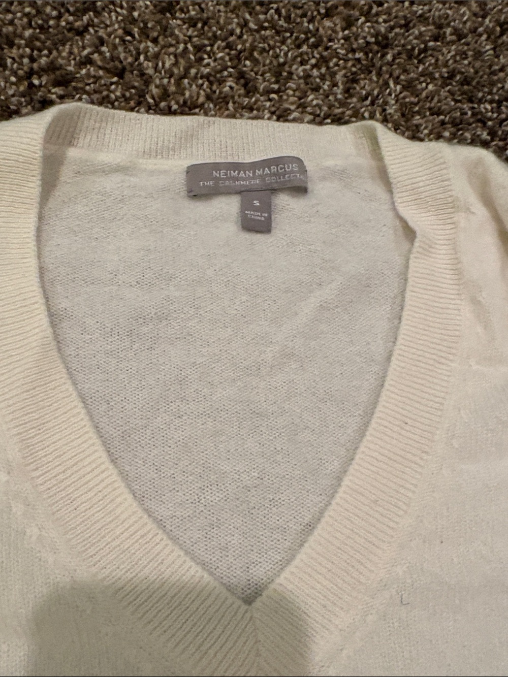 Neiman Marcus Cream V-Neck Cashmere-Blend Sweater size S